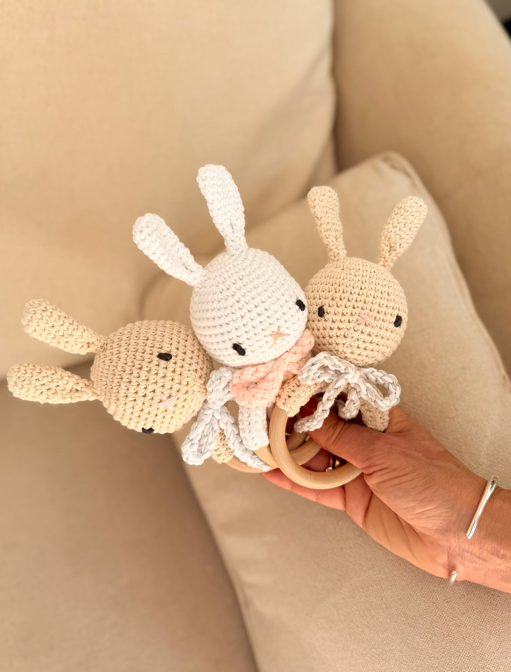 Set 3 (sonajero de conejo y babero)
