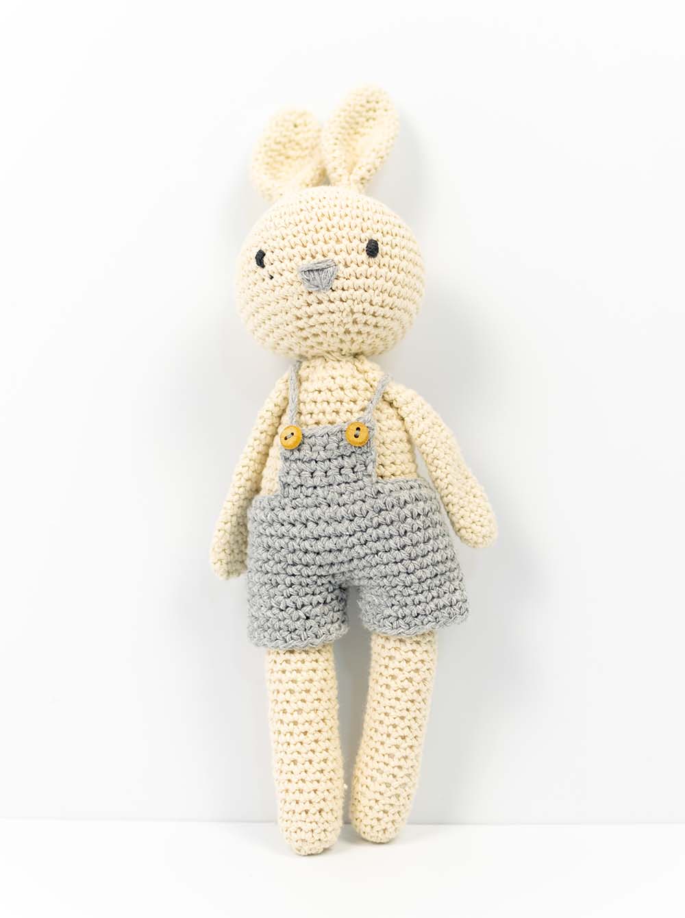 Conejo con enterito amigurumi