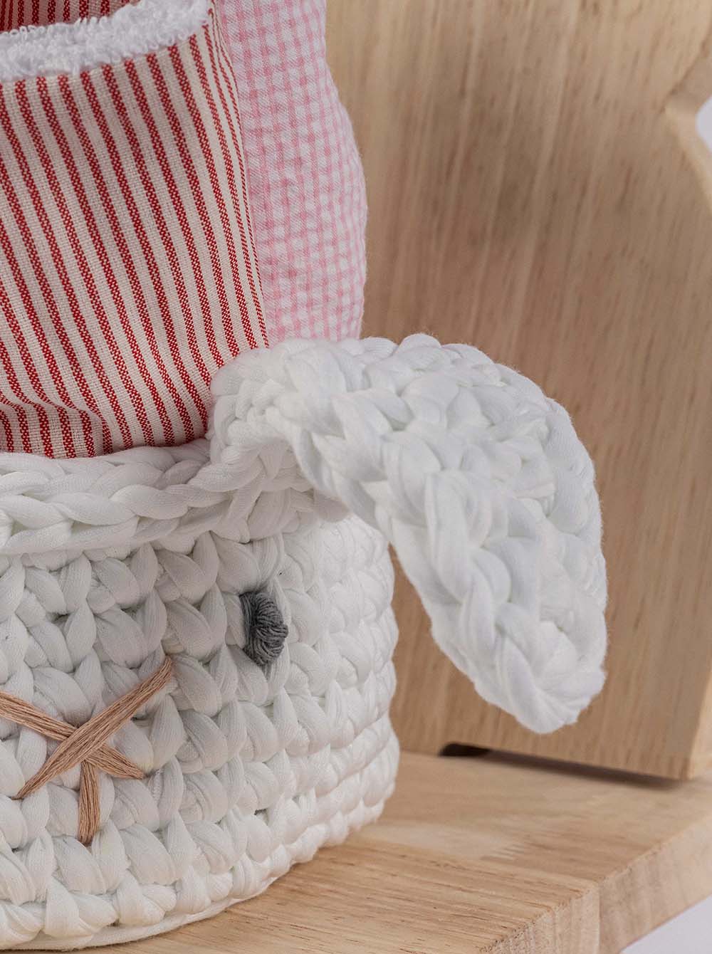 Canasto tejido Conejo